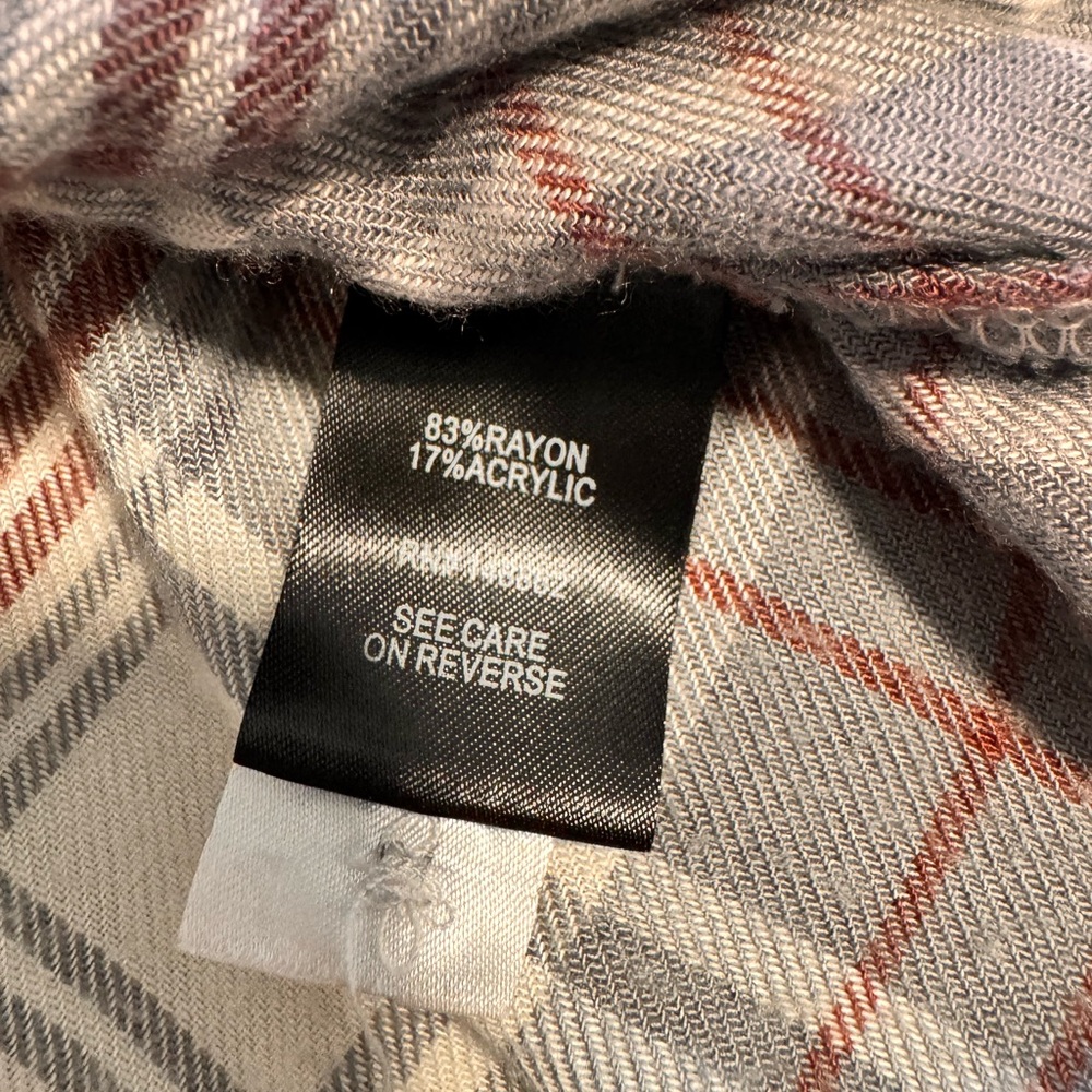 Torrid Plaid Button Down Shirt Womens Size 2 Gray Burgundy Lightweight Blouse - Picture 7 of 9